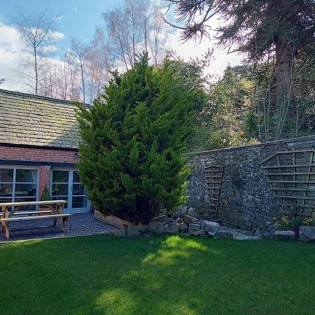 The West Wing At Eriviat Hall Hot Tub Henllan  Exterior foto