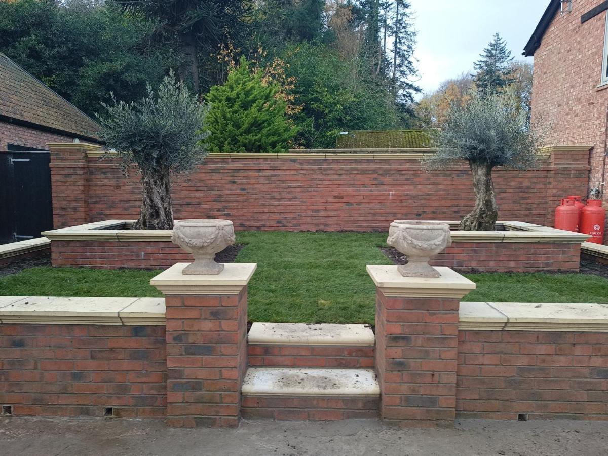The West Wing At Eriviat Hall Hot Tub Henllan  Exterior foto