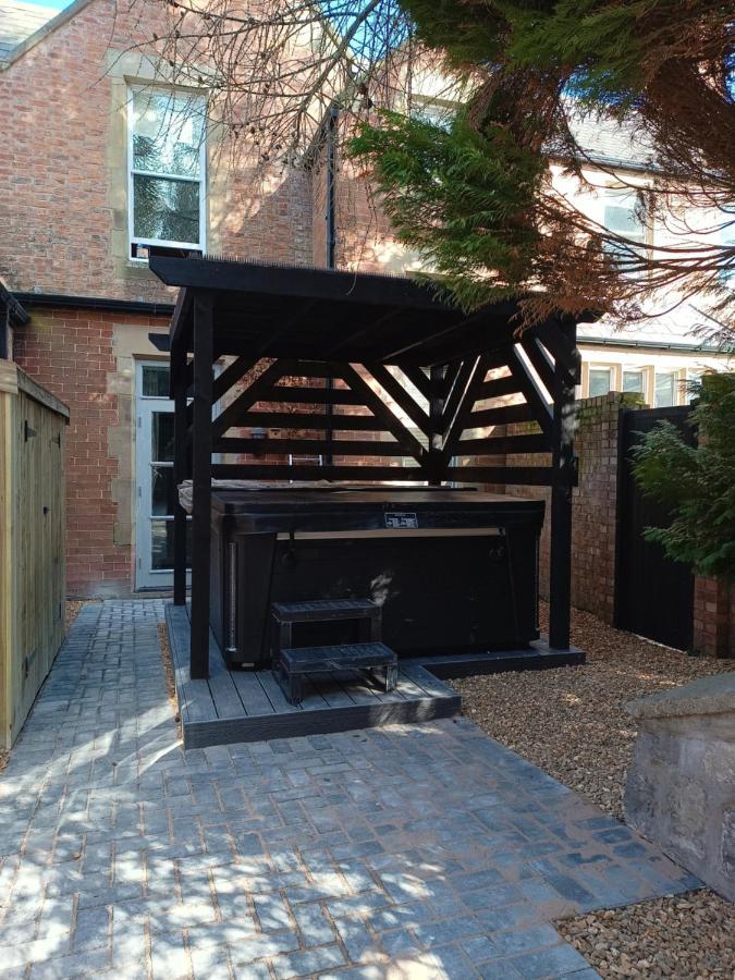 The West Wing At Eriviat Hall Hot Tub Henllan  Exterior foto