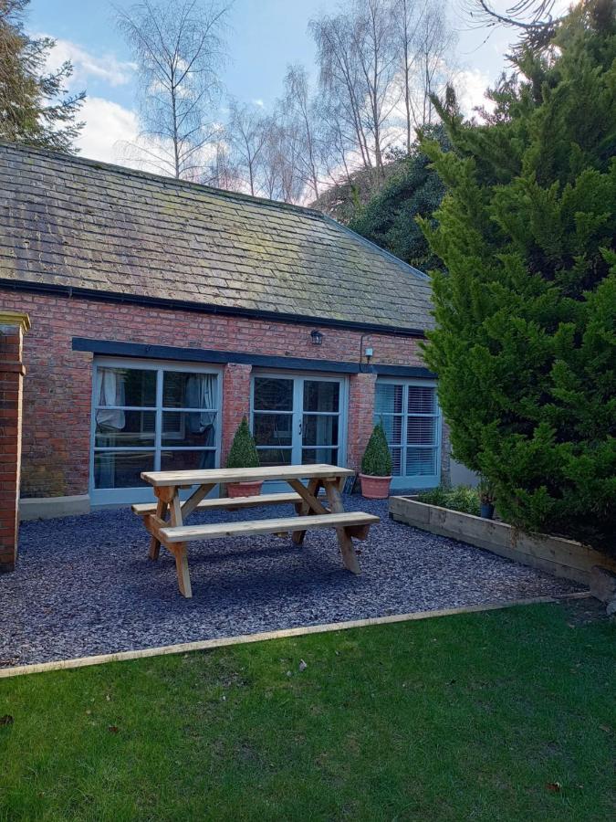 The West Wing At Eriviat Hall Hot Tub Henllan  Exterior foto