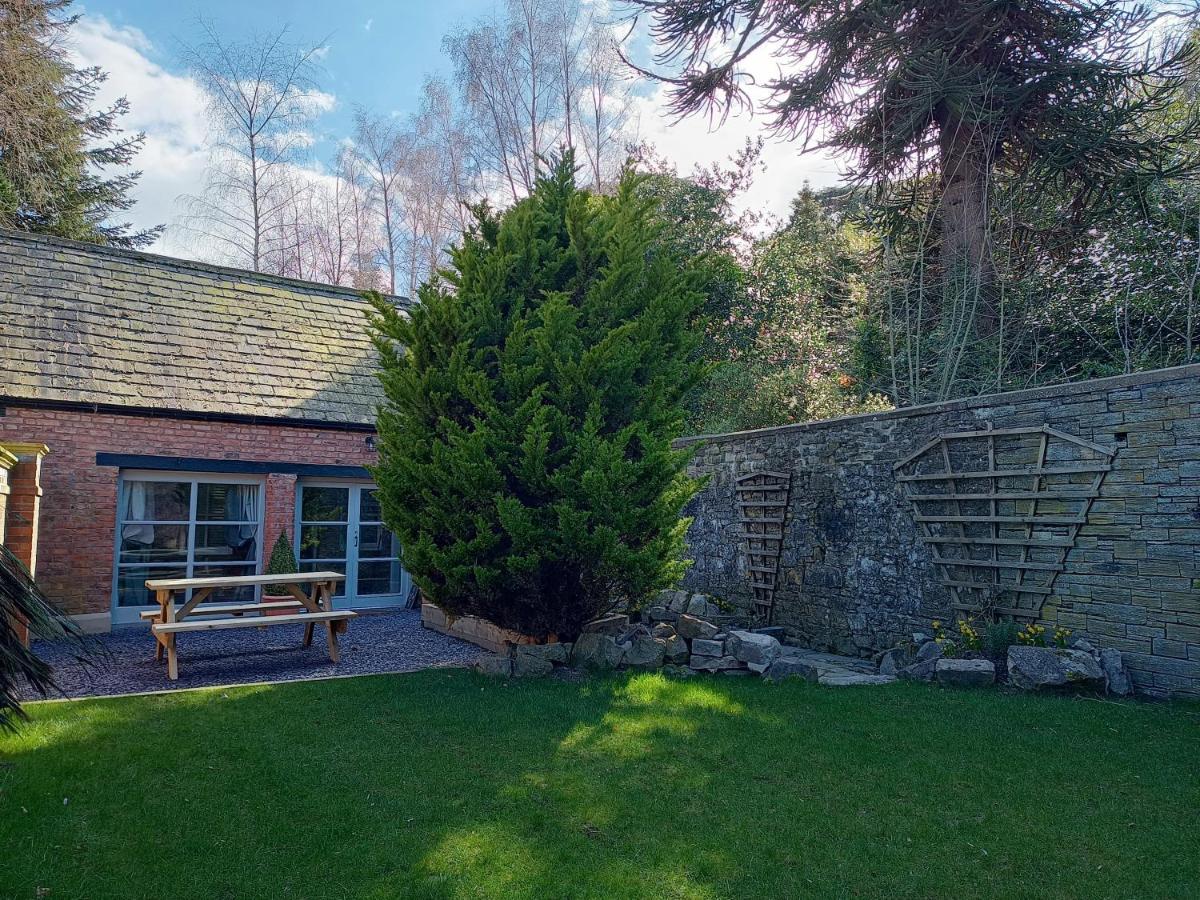 The West Wing At Eriviat Hall Hot Tub Henllan  Exterior foto