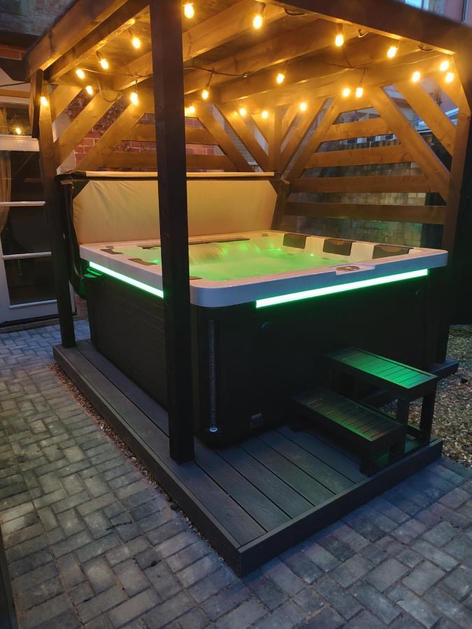 The West Wing At Eriviat Hall Hot Tub Henllan  Exterior foto